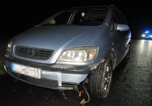 uszkodzony samochód marki Opel